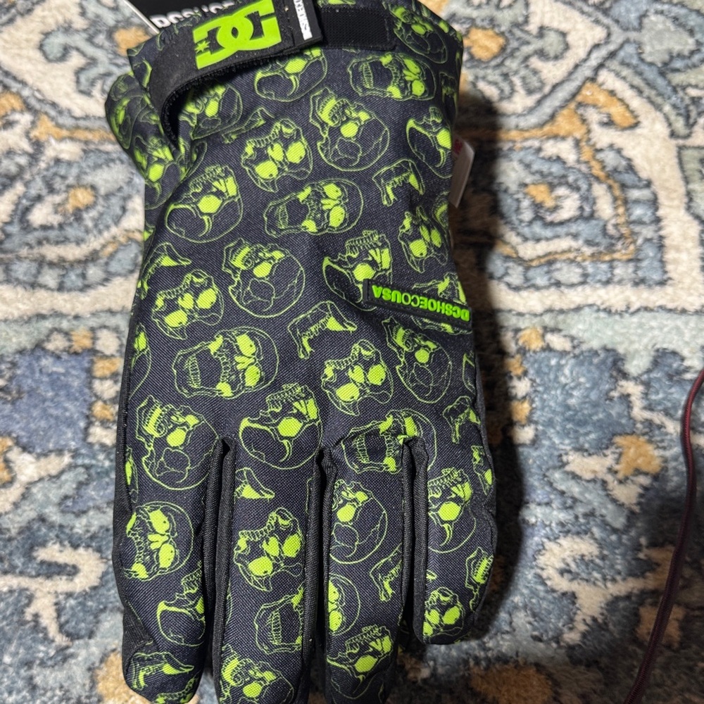 NWT DC Neon Green Skull Print Gloves large